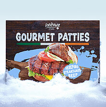 Die Vorderseite einer Verpackung von Icehouse Gourmet Patties. Auf der Verpackung sieht man das Icehouse Logo, einen Burger mit Pattie auf einem Holzbrett und im Vordergrund eine Schicht Eis, die anzeigt, dass es sich um Tiefkühlware handelt. 