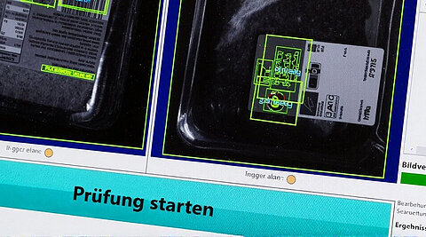 Das Display einer Prüfmaschine für die Verpackung von Fleischprodukten.