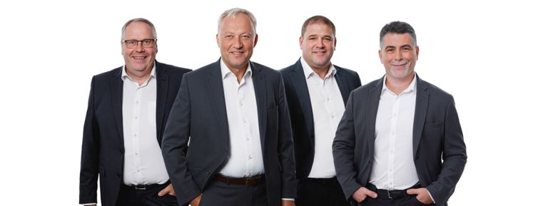 Die 4 Geschäftsführer und Vorstandsmitglieder von Westfalenland. Es handelt sich um 4 Männer in Anzügen mit weißen Hemden.